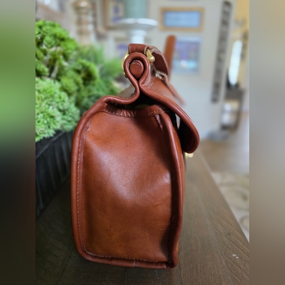 Vintage Coach Logan Crossbody/Shoulder Bag In Glovetanned British Tan Leather - Picture 5 of 14